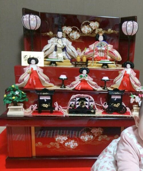 三段収納飾りの雛人形