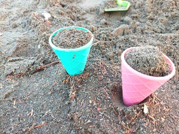 砂場と砂遊び道具